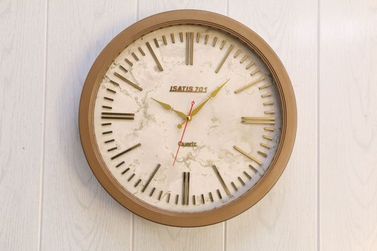 ساعت دیواری تینا 45 سانتیمتری آرامگرد