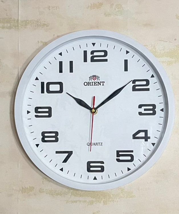 ساعت دیواری اورینت آرامگرد کلاسیک رنگ قاب سفید