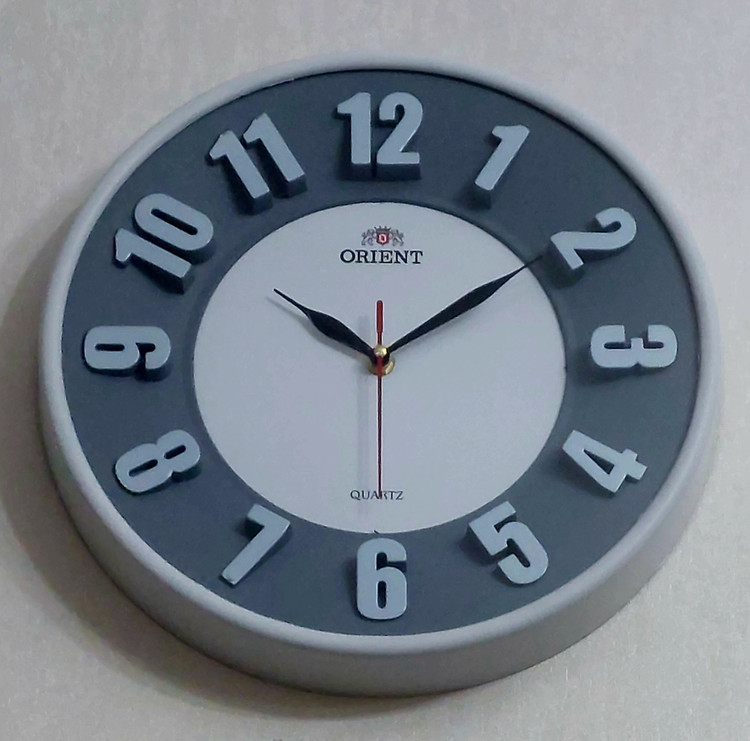 ساعت دیواری اورینت شماره برجسته