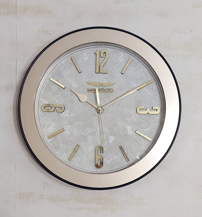 ساعت دیواری آرامگرد مومنتو